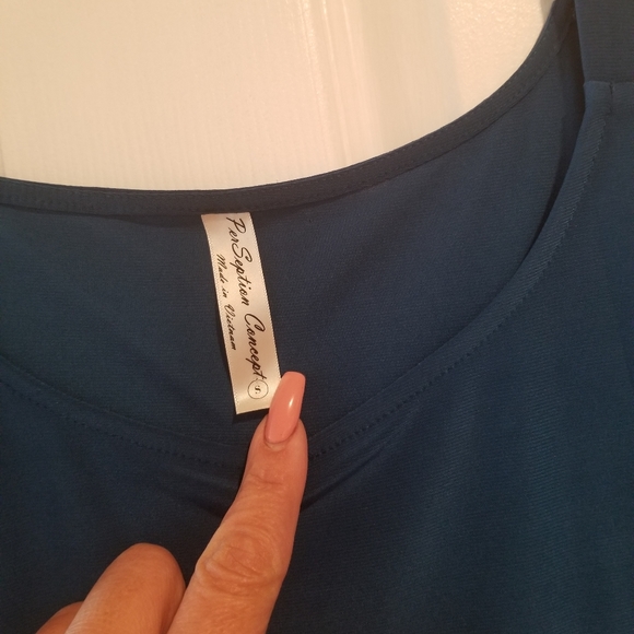 🌈NWT Cold shoulder top - Picture 3 of 9